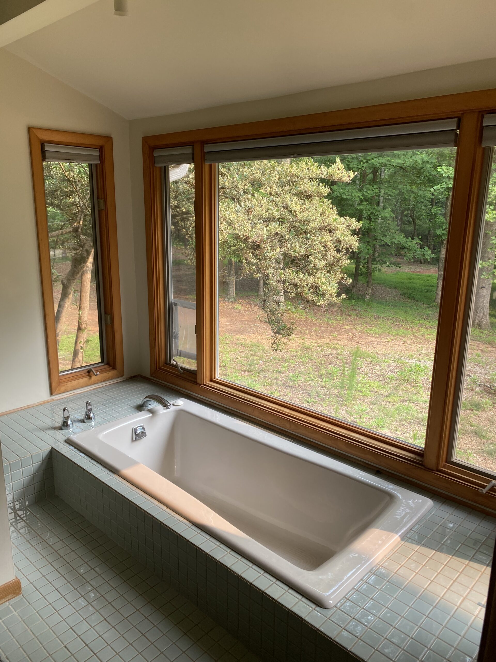 Dated guest bathroom before renovation in Griffin, GA